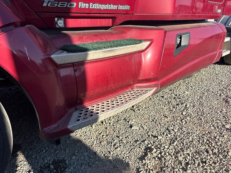 2014-kenworth-t680-image-12