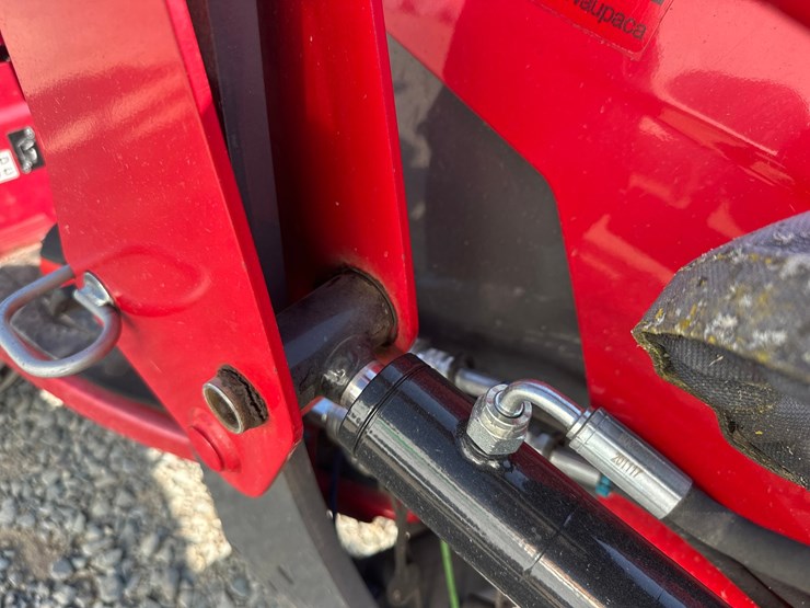 2021-massey-ferguson-1805-image-25