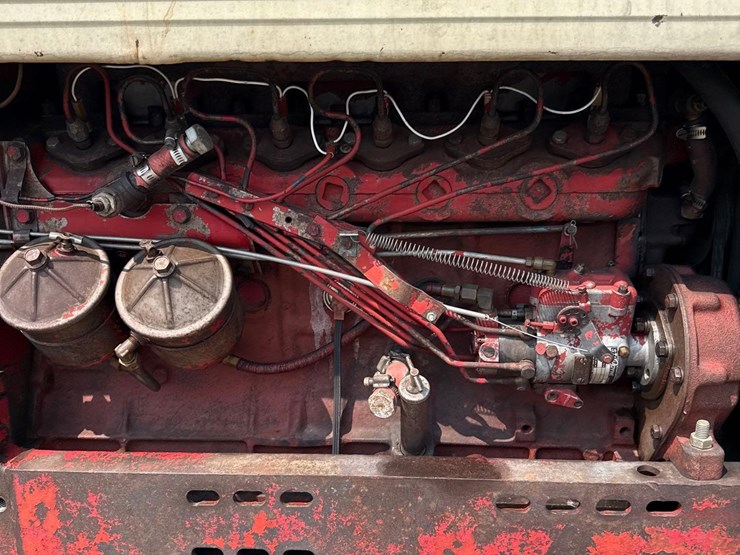 farmall-560-diesel-tractor-image-8