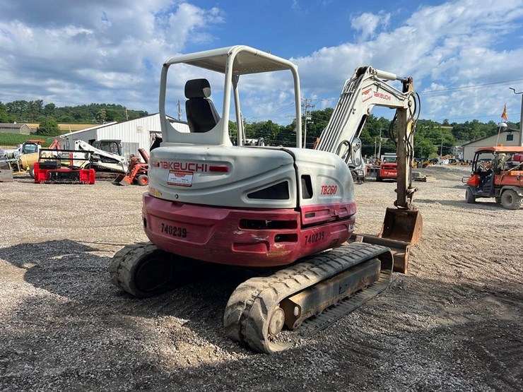 2016-takeuchi-tb260-image-6