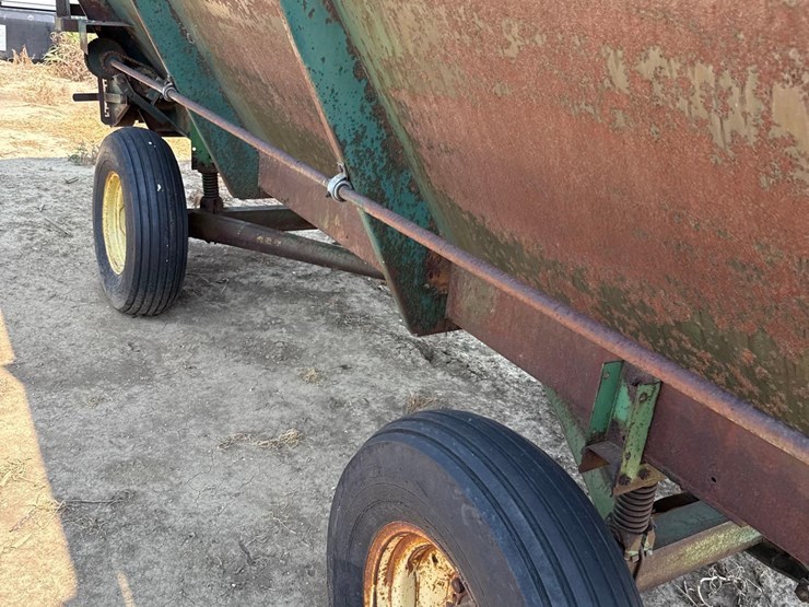 s&w-200-power-wagon-rear-unload-silage-wagon-image-11