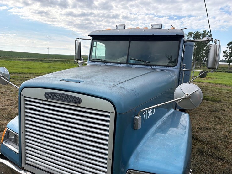 2000-freightliner-fld120-image-20