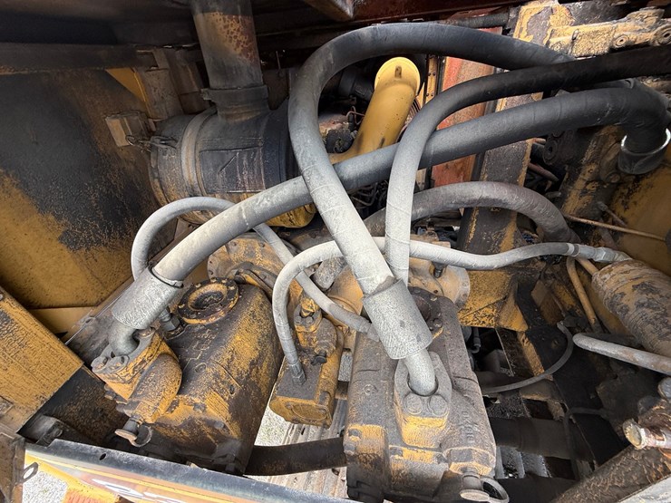 caterpillar-235b-image-31