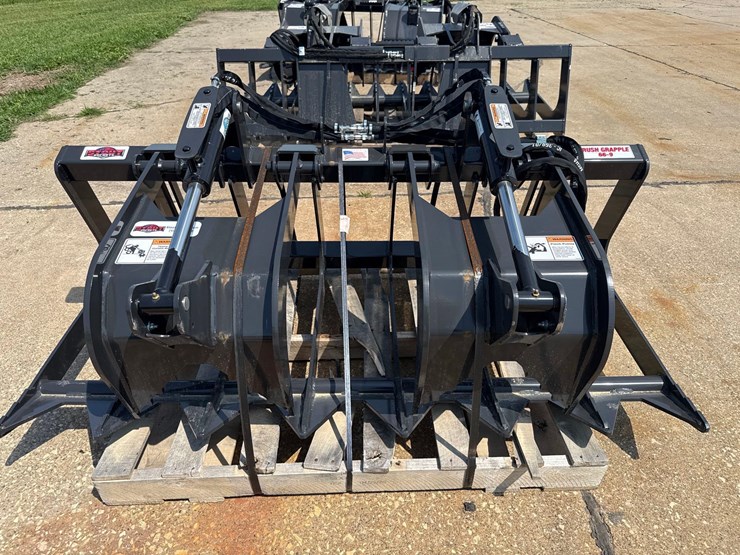 new-stout-66-inch-skidloader-grapple-bucket-image-10