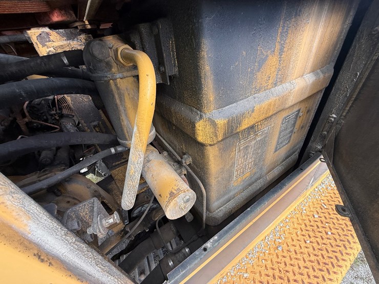 caterpillar-235b-image-29
