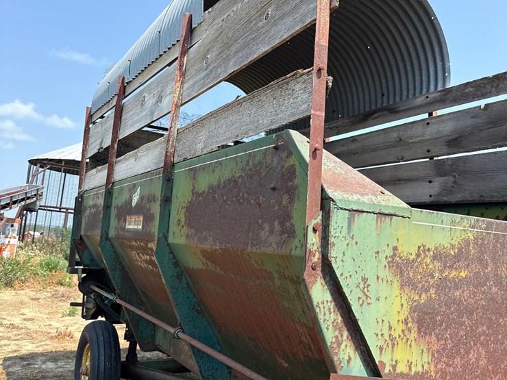 s&w-200-power-wagon-rear-unload-silage-wagon-image-8