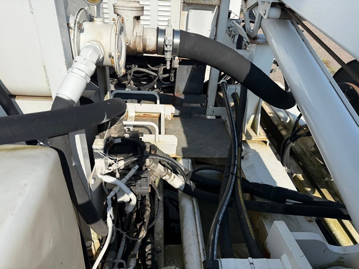 2003-freightliner-fl80-image-65