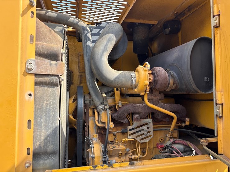 deere-444h-image-53