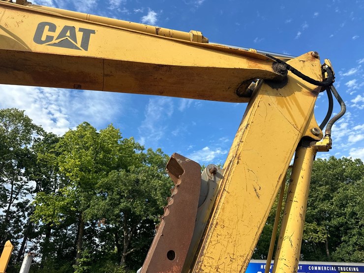 caterpillar-225d-lc-image-19