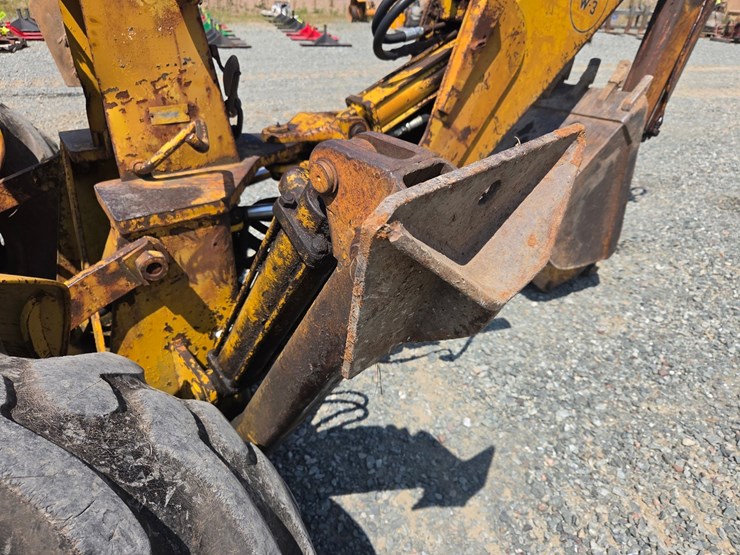 #61410-•-case-w-3-loader-backhoe-image-21