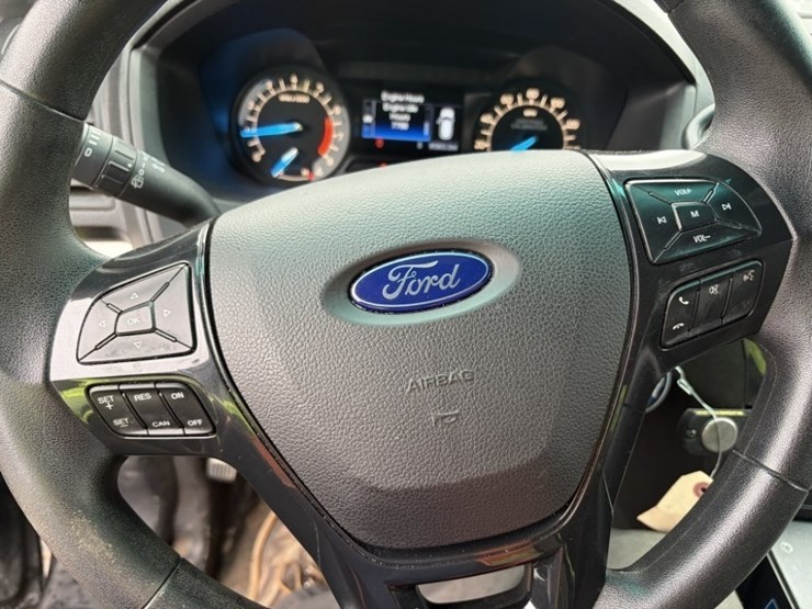 2017-ford-explorer-image-30