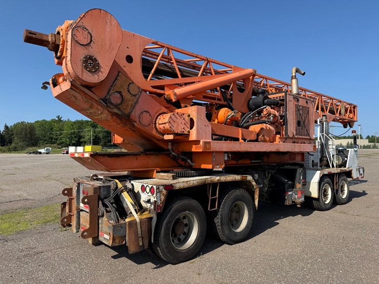 #2470-•-2002-tor-truck-dr-4280-crane-truck-image-5