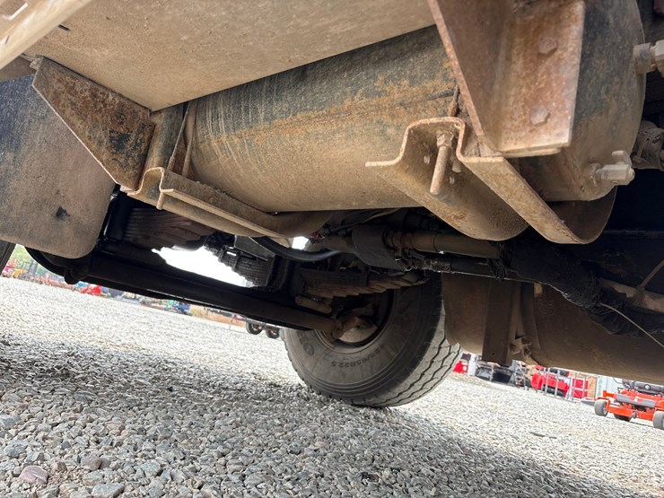 #61388-•-2004-international-5600i-quad-axle-dump-truck-image-65