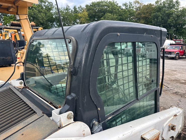 2012-bobcat-s850-image-11