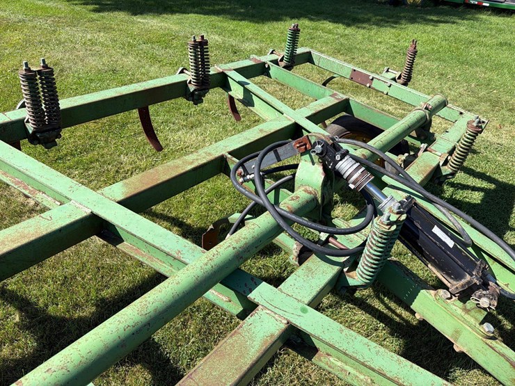 john-deere-100-image-9