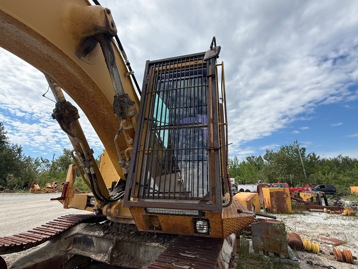 caterpillar-235b-image-14