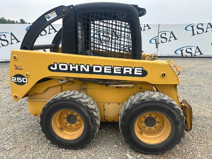 john-deere-250-image-6