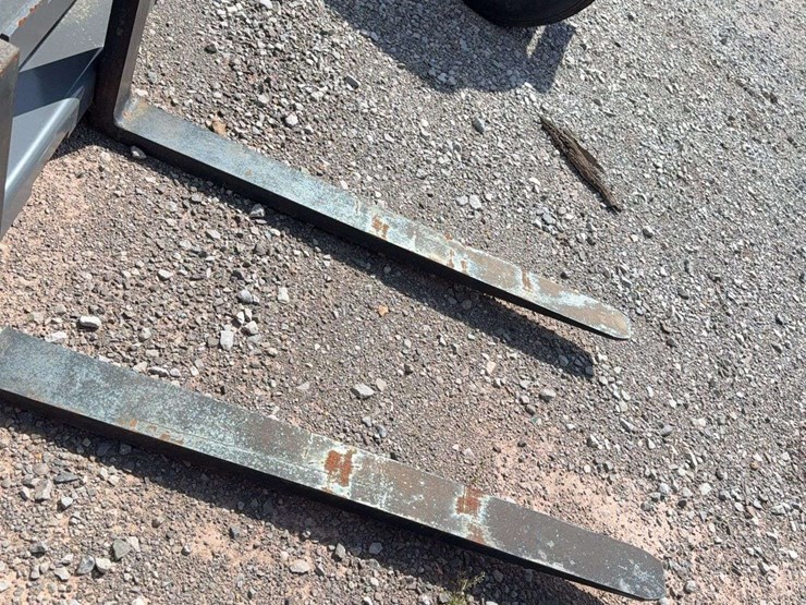 unused-m5-skid-steer-quick-attach-forks-image-5