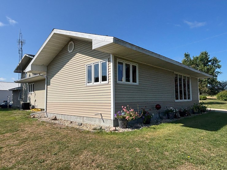 #60000-•-29.92-acre-farm-with-home,-barns-&-outbuildings-image-42
