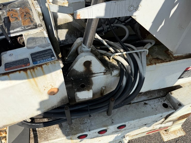 2003-freightliner-fl80-image-70