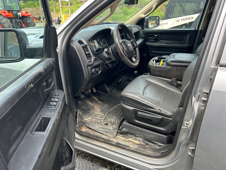 2021-dodge-2500-image-38