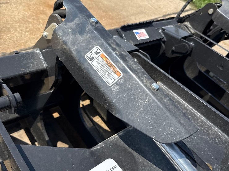 new-stout-84-inch-brush-skidloader-grapple-bucket-image-10