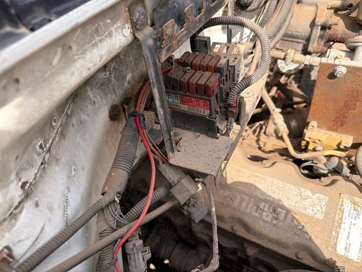2001-caterpillar-3126-image-45