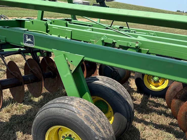john-deere-230-image-37