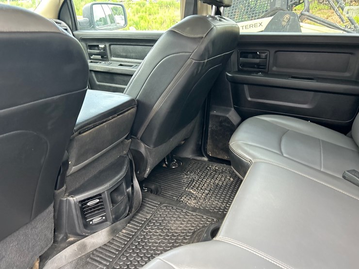 2021-dodge-2500-image-37