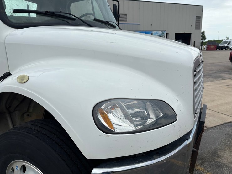 #2297-•-2017-freightliner-m2-single-axle-day-cab-truck-tractor-image-21