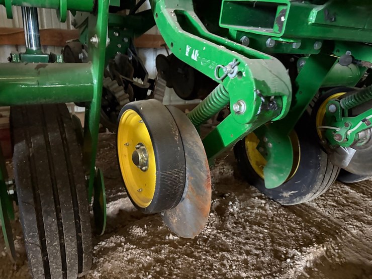 john-deere-1775-image-38