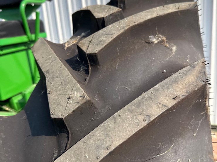 john-deere-70-image-9