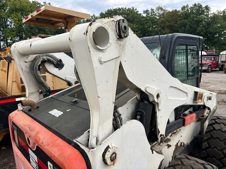 2012-bobcat-s850-image-21