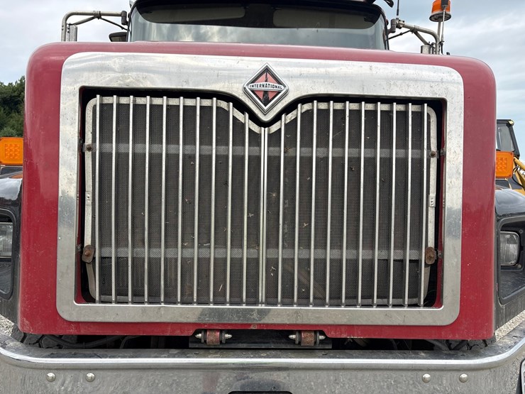 #61388-•-2004-international-5600i-quad-axle-dump-truck-image-11