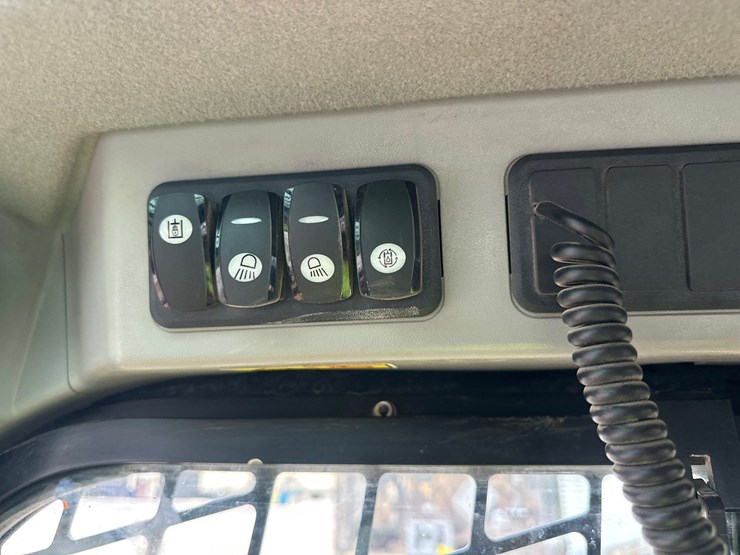 caterpillar-287d-image-30