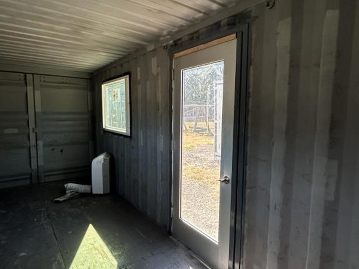 #280-•-20'-conex/-shipping-container-w/-windows-&-door-image-9
