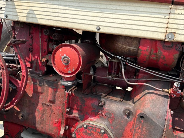 farmall-560-diesel-tractor-image-6