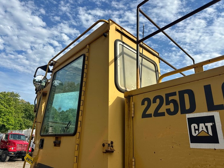 caterpillar-225d-lc-image-10