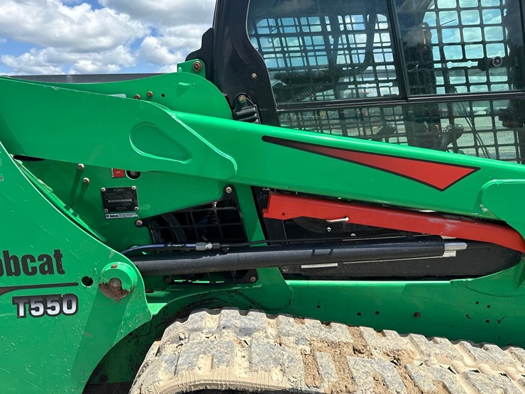 2019-bobcat-t550-image-25