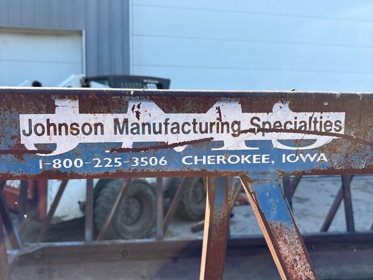 johnson-manufacturing-portable-hay-feeder-image-27