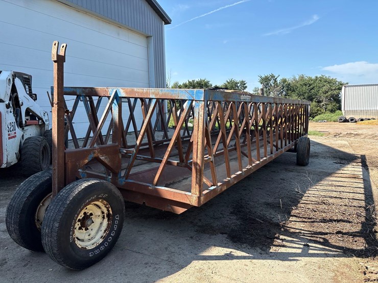 johnson-manufacturing-portable-hay-feeder-image-3