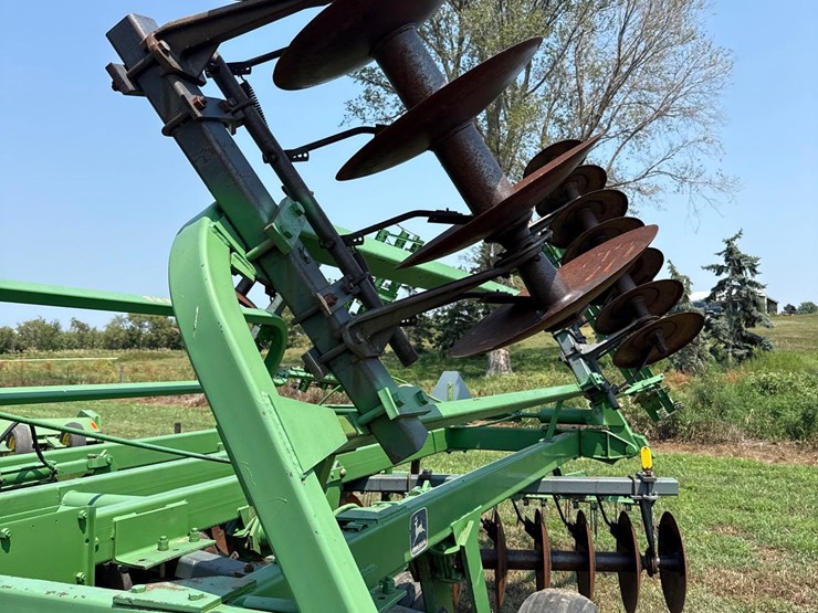 john-deere-230-image-18