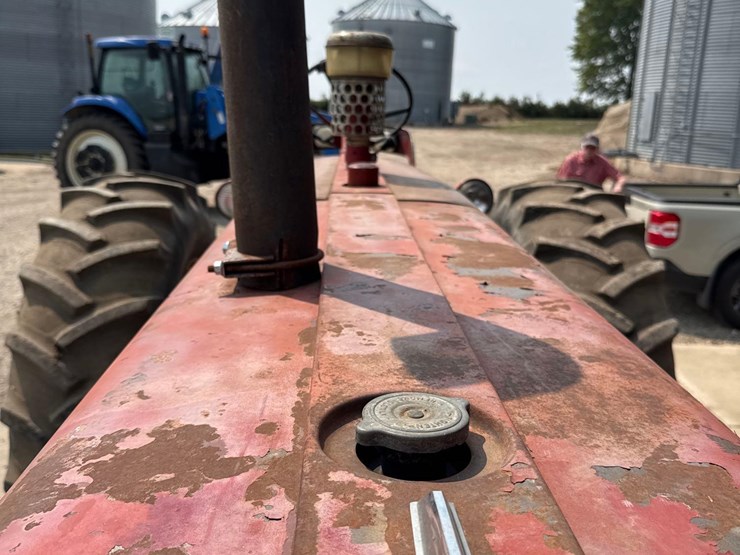 farmall-560-diesel-tractor-image-18