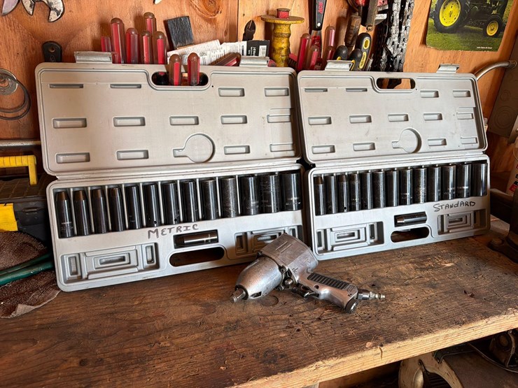 dtandard-and-metric-socket-set-w/-air-wrench-image-1