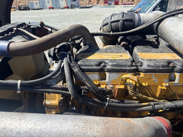 2005-peterbilt-379-image-18