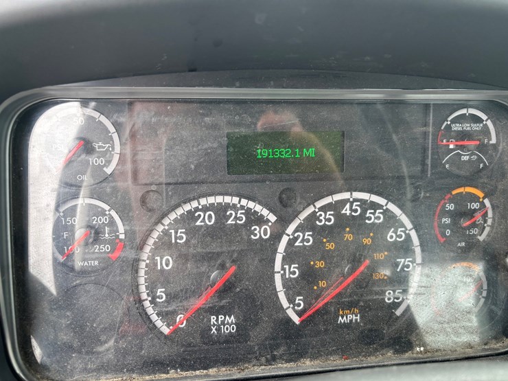 #2297-•-2017-freightliner-m2-single-axle-day-cab-truck-tractor-image-55