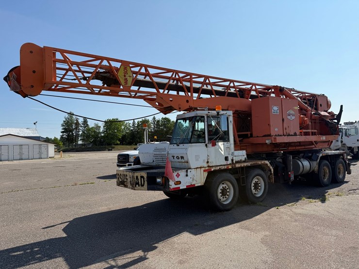 #2470-•-2002-tor-truck-dr-4280-crane-truck-image-1
