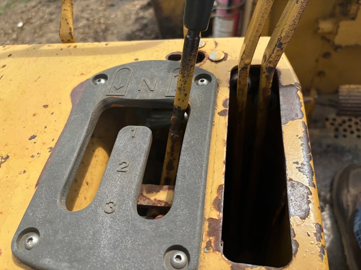 caterpillar-d4h-image-41