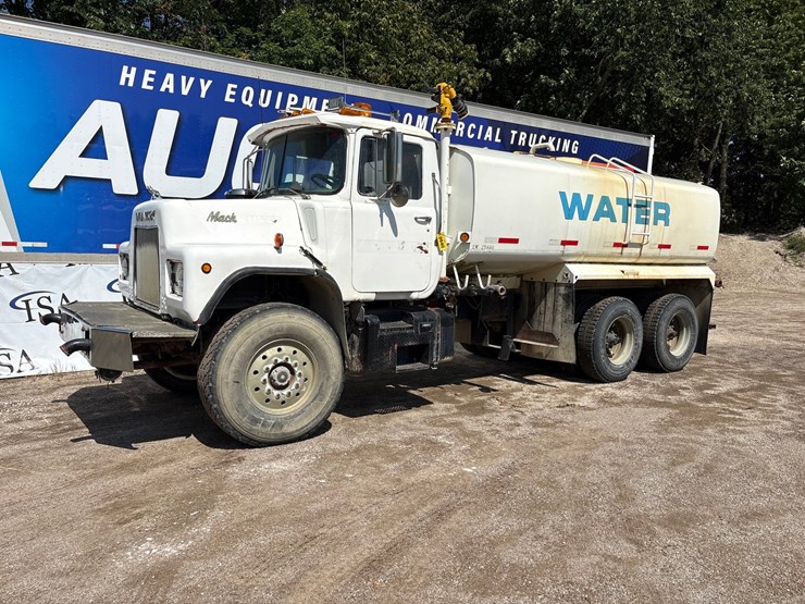 mack-dm685s-image-1