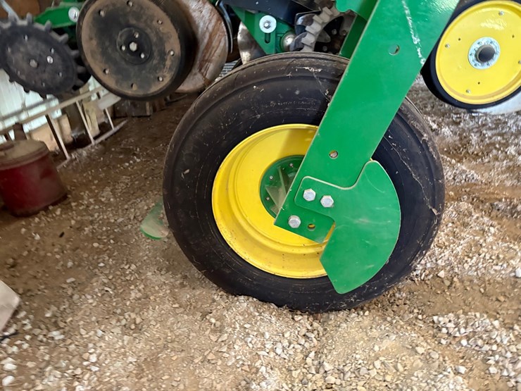 john-deere-1775-image-63